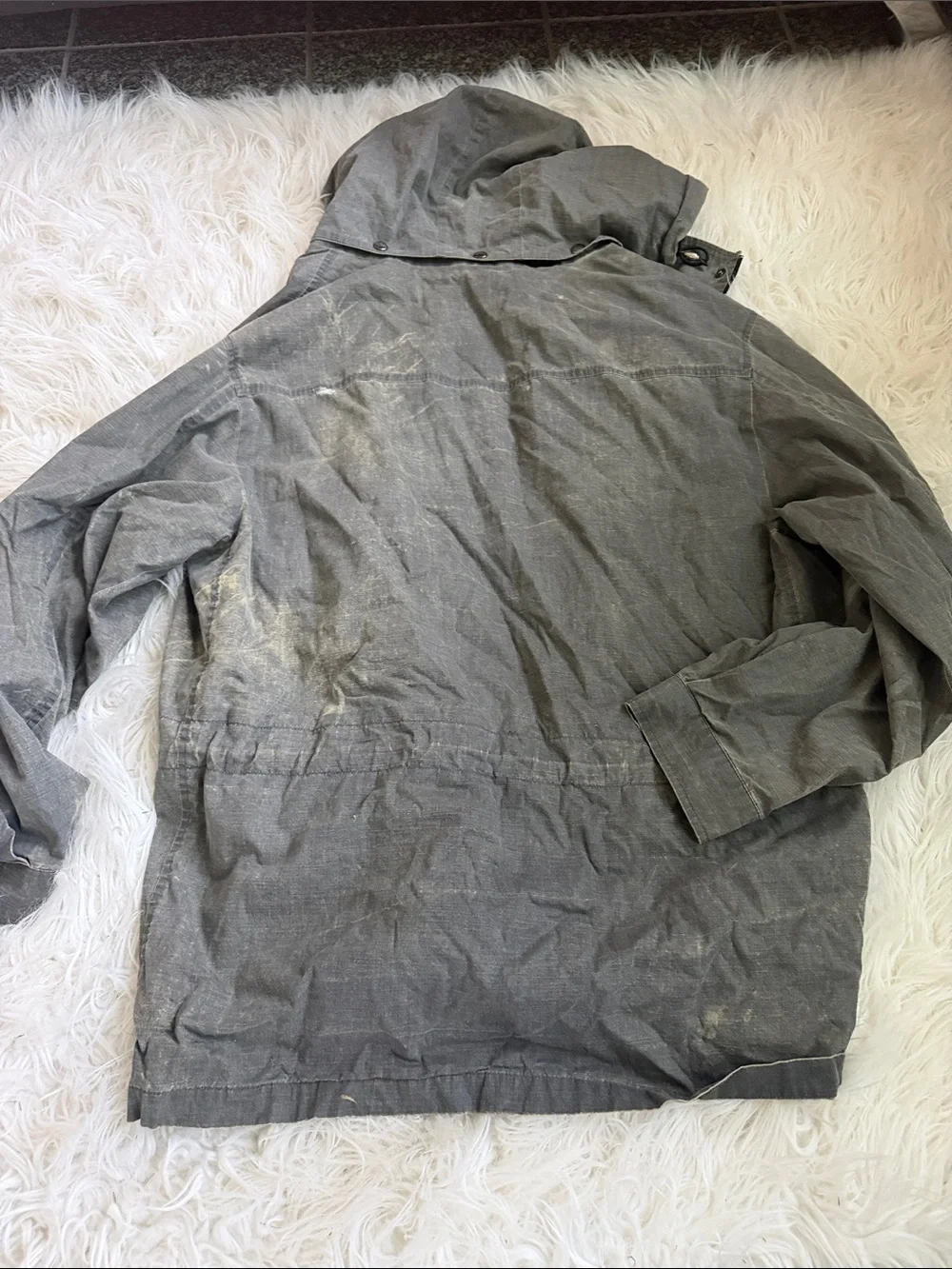 Burberry Men's Hooded Raincoat in Gray with Vintage Check Lining - Picture 8 of 8